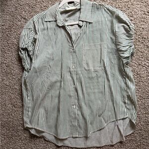 Women’s Short Sleeve Button Up Size Small